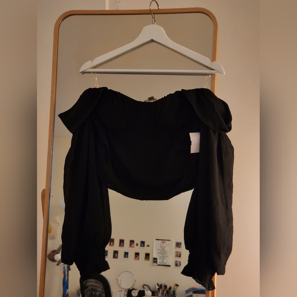 Black Chiffon Flowly Off the Shoulder Cropped Top - Picture 3 of 4